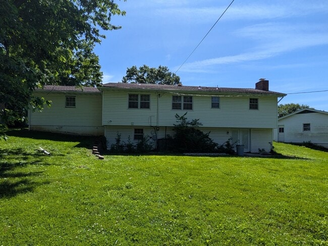 Building Photo - 2513 Lilac Dr