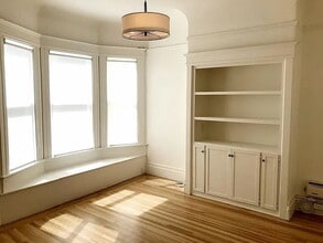 Building Photo - "Charming 1-Bedroom Haven in Vibrant San Francisco's Heart!"