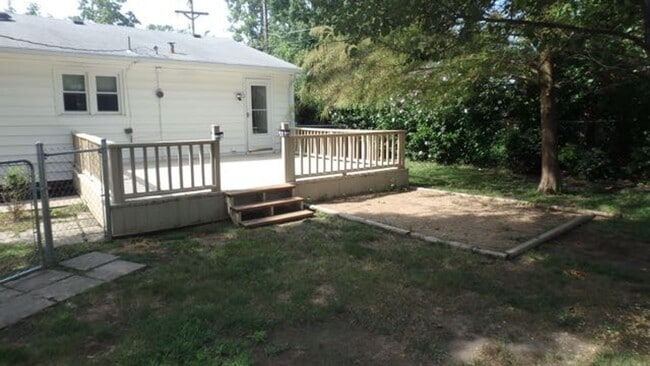 Building Photo - Wonderful 3 Bed 1 Bath House w/ Bonus Room!