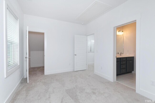 Building Photo - 274 Cottage Way