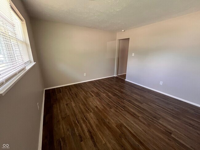 Building Photo - 2601 E Bradbury Ave