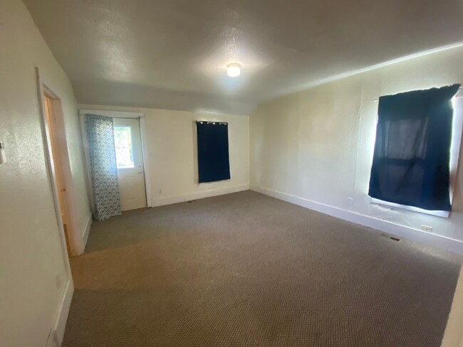 Building Photo - 2 BED | 1 BATH | SINGLE-LEVEL HOME | NORTH
