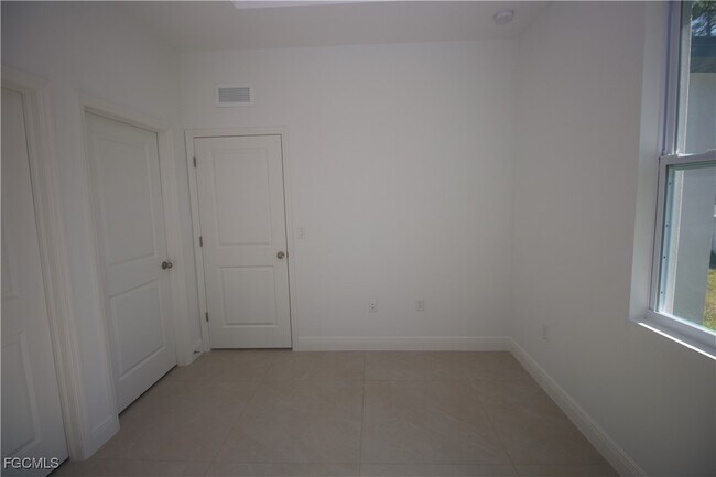 Building Photo - 510 Hurd Ave