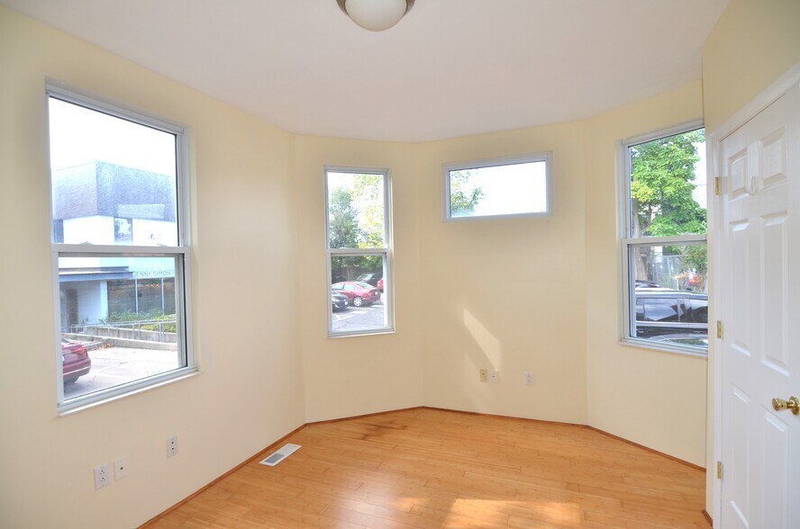 Building Photo - 4213 Brownway Ave