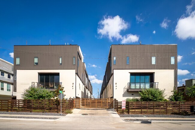 Building Photo - 3 Bed 3 Bath Townhome - Gated Community & Downtown Views! Lower Greenville area