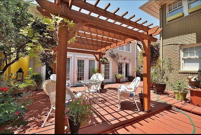 Primary Photo - 2606 Stanford St