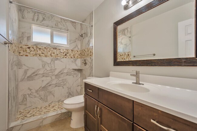 Building Photo - 6 BED HOUSE CLOSE TO ASU CAMPUS