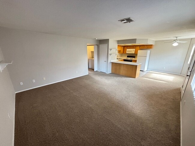 Building Photo - Beautiful 2BED/2BATH Condo near The Lakes