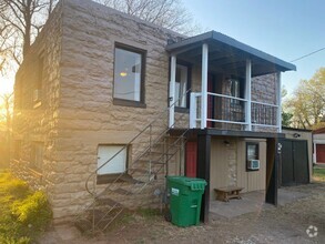 Building Photo - Upstairs 2 Bedroom in Perry!