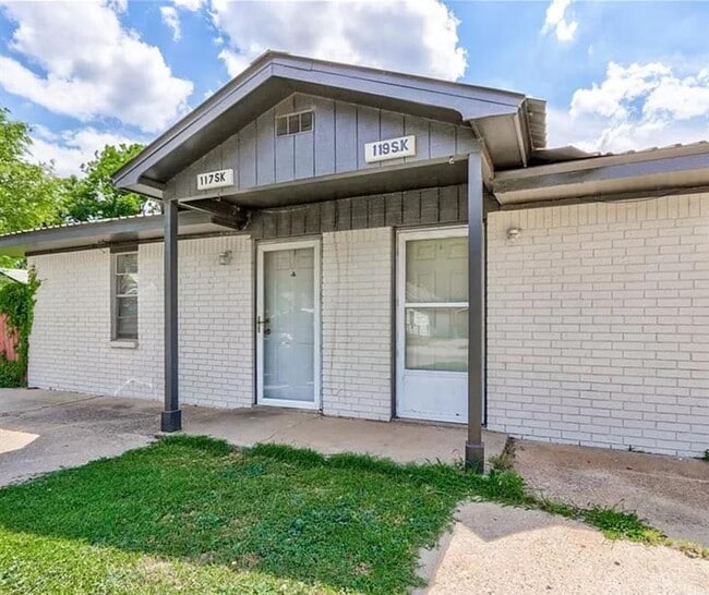 Building Photo - 119 S K Ave