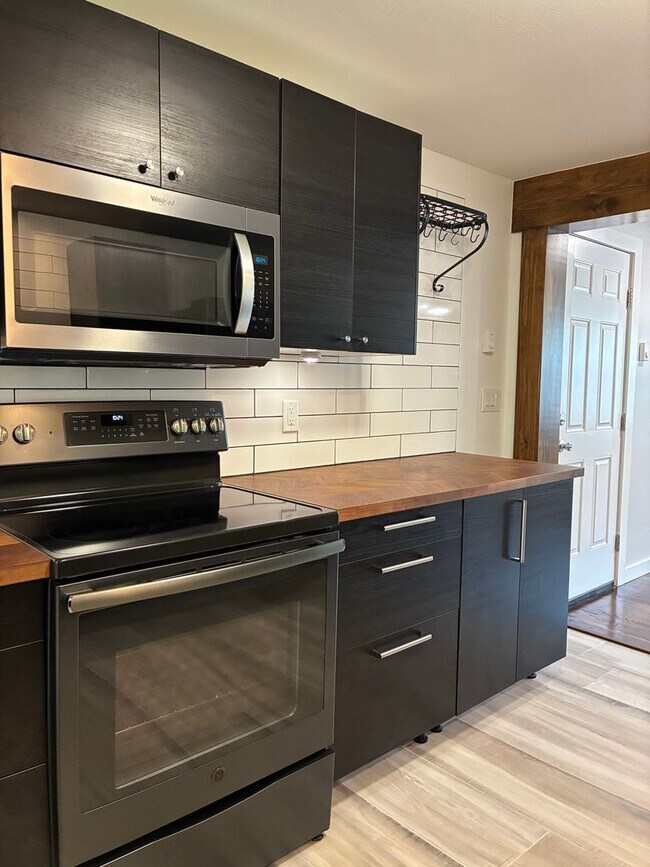Building Photo - Clayla Properties