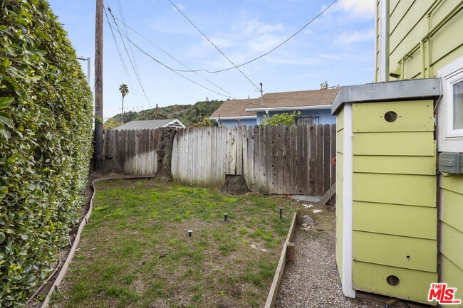 Building Photo - 2230 Oros St