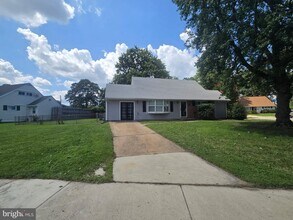 Building Photo - 114 S Meadow Dr