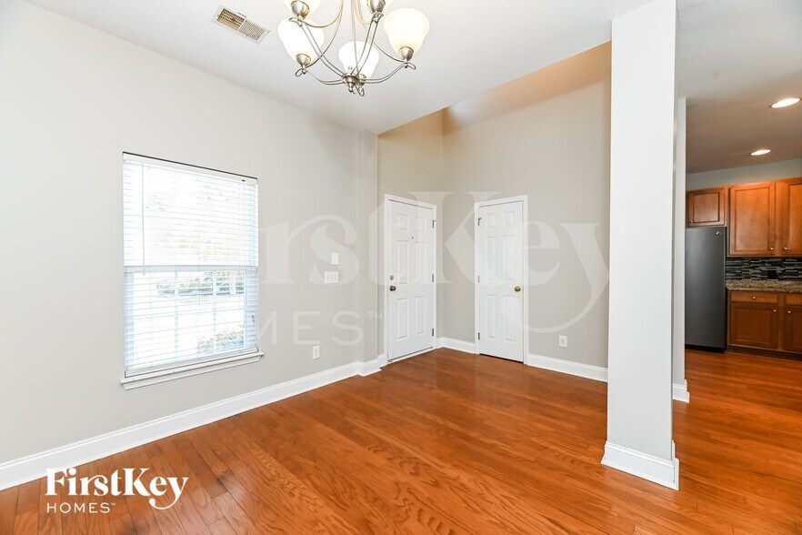 Building Photo - 337 Lakewind Dr