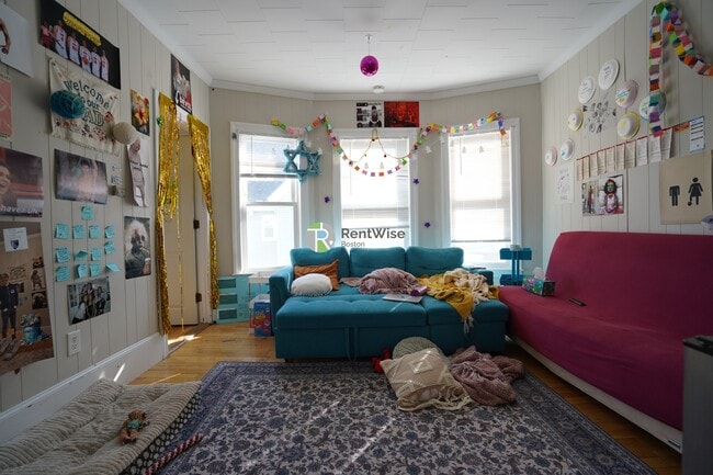 Building Photo - 27 Emery St