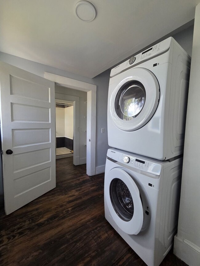 Building Photo - Move in Ready Historic Home in Downtown Cl...