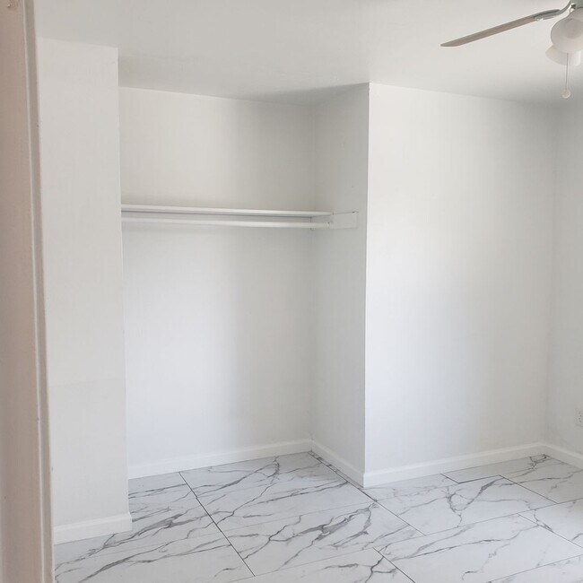 Building Photo - 6363 Carlo Dr