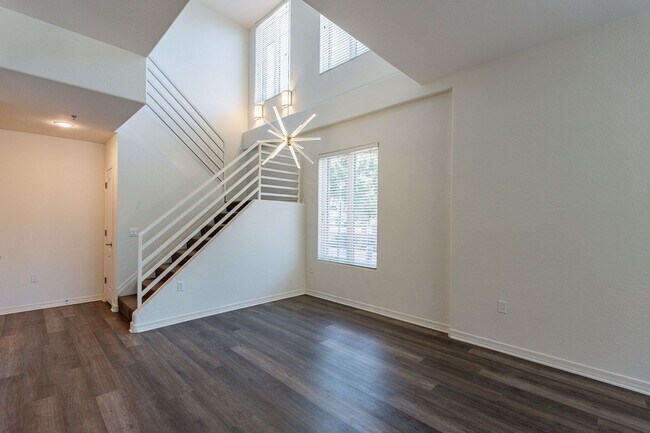 Building Photo - 16 W Encanto Blvd