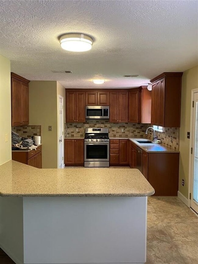 Building Photo - 705 Overbrook Dr
