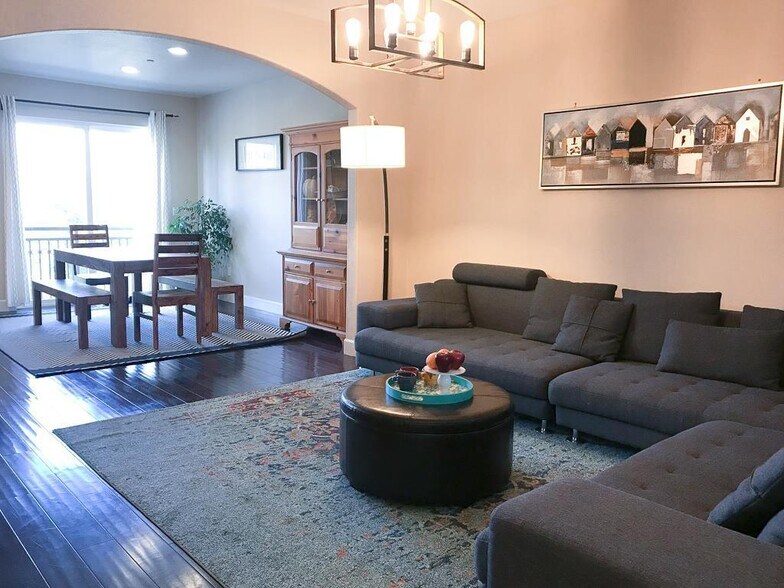 Building Photo - 353 Esfahan Ct