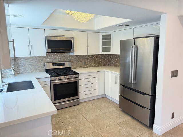 Building Photo - 5340 Las Virgenes Rd