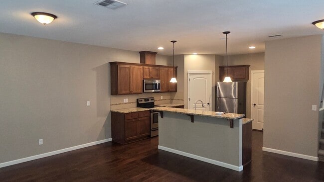 Building Photo - Spacious 3 Bedroom, 2.5 Bathroom Home in Prime Location