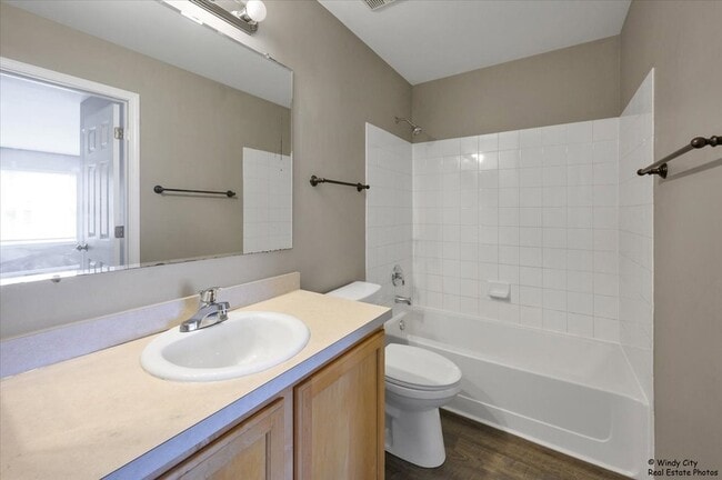 Building Photo - 2571 Hillsboro Blvd