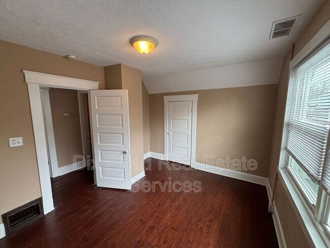 Building Photo - 209 N Grimes St