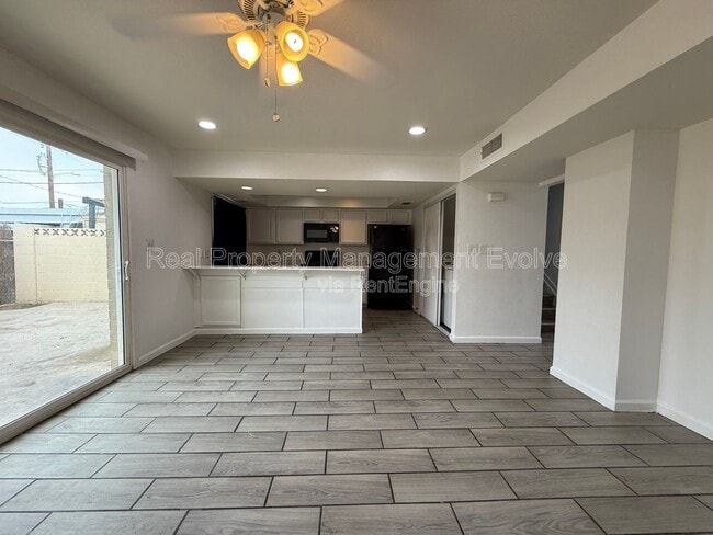 Building Photo - 4613 S Mill Ave