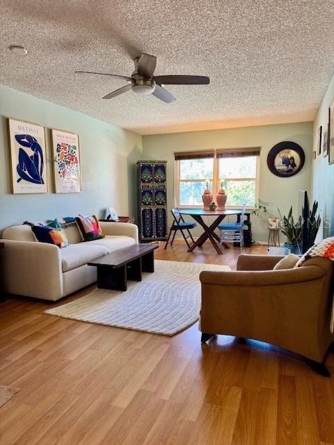 Building Photo - 257 SW Lincoln Cir N