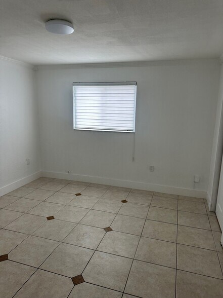 Building Photo - 1111 SW 76th Ave
