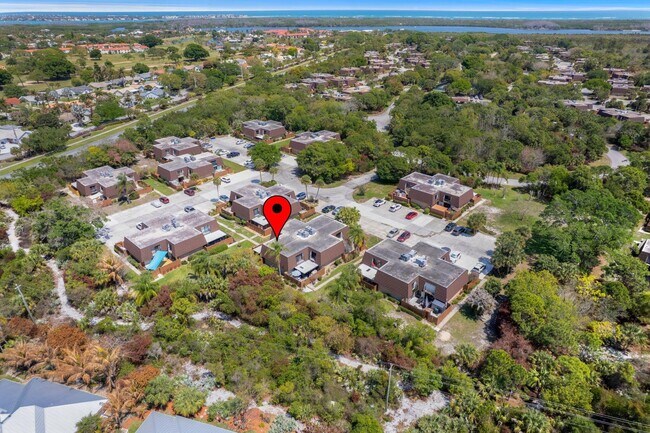 Building Photo - 5674 SE Riverboat Dr