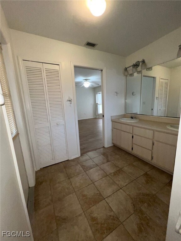 Building Photo - 704 NE 1st Ave