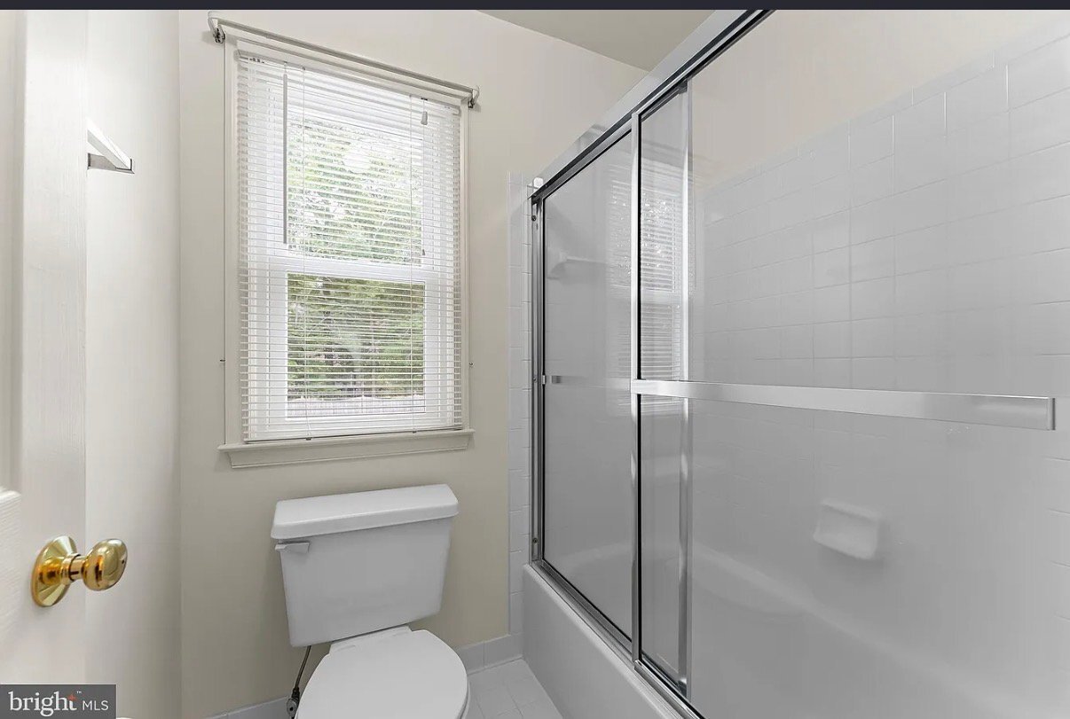 Building Photo - 5 Sarasota Dr