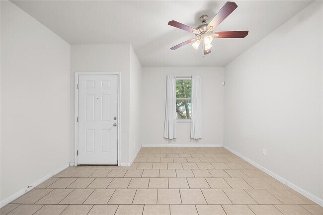 Building Photo - 5501 Bradford Pear Ln