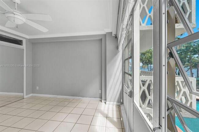 Building Photo - 1430 Brickell Bay Dr