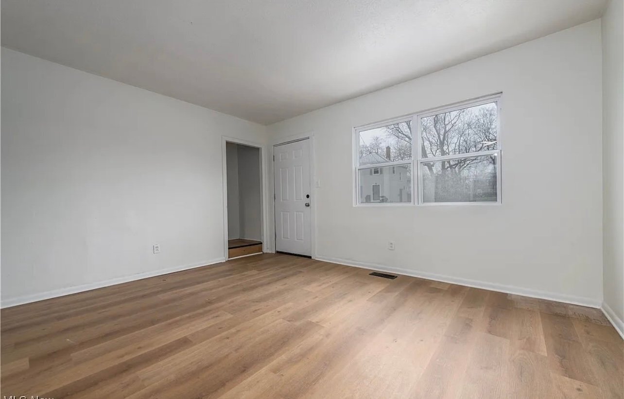 Building Photo - 3890 E 143rd St