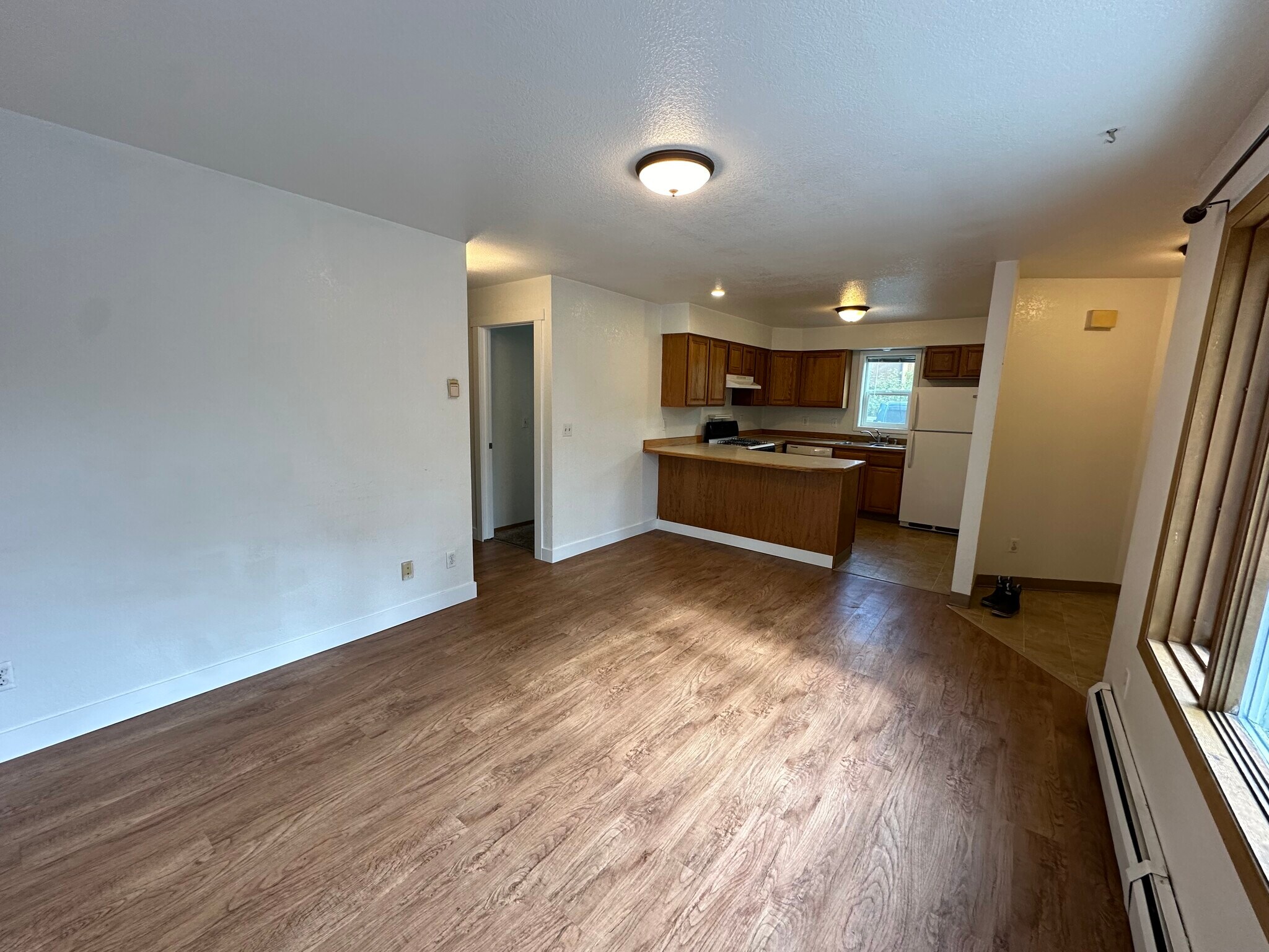 Building Photo - 1180 N Elsinore Ave