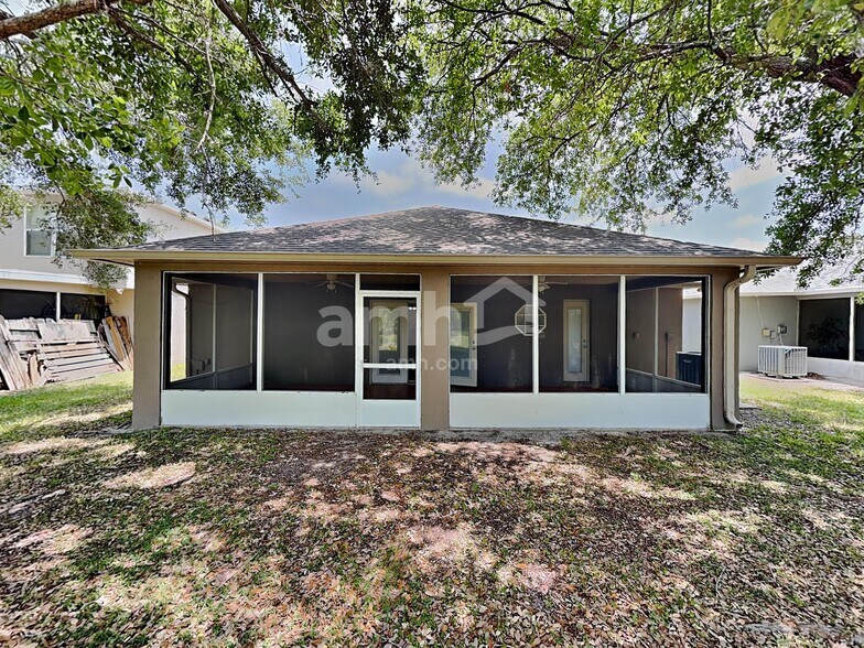 Building Photo - 1683 Sorento Cir