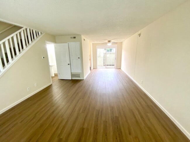 Building Photo - 692 Cabot Way