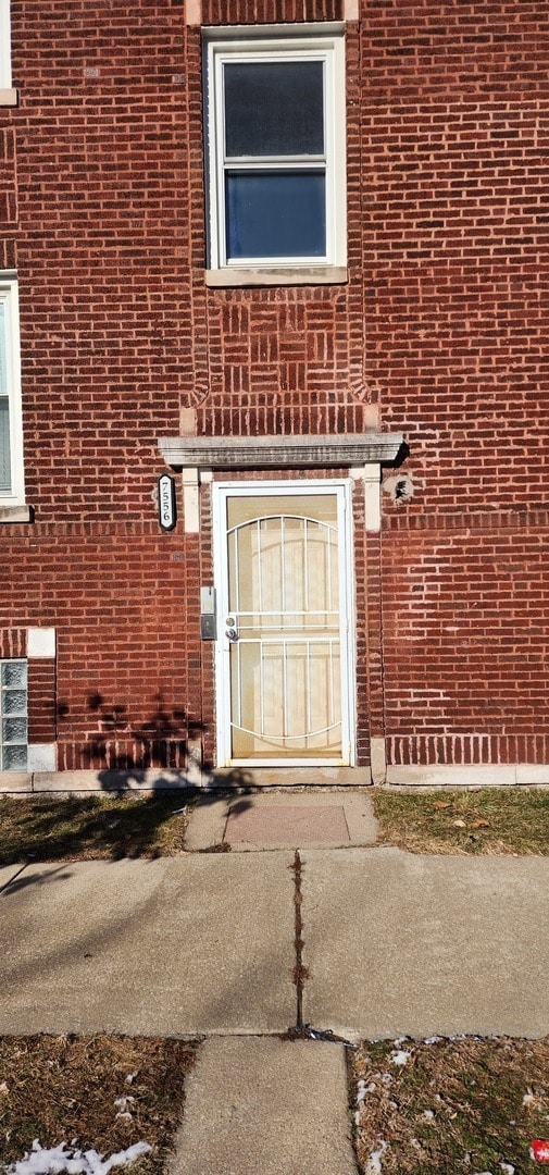 Building Photo - 7556 S Kenwood Ave