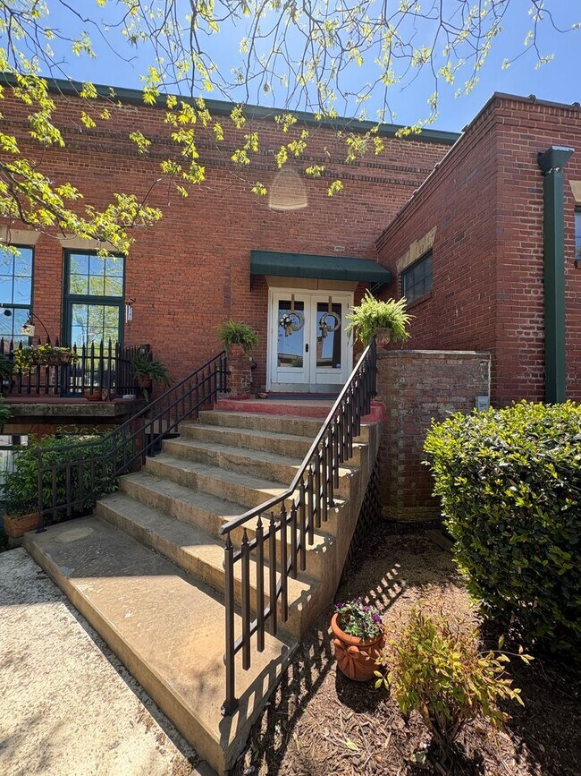 Building Photo - Lovely 2 Bedroom 2 full Bath Historical  Condo in Downtown Easley! Lawn Care and Trash Pickup inc...