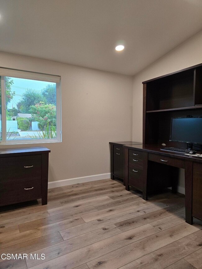 Building Photo - 1129 Burtonwood Ave