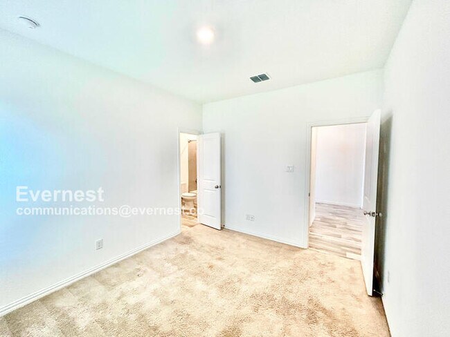 Building Photo - 7204 Black Cherry Ln