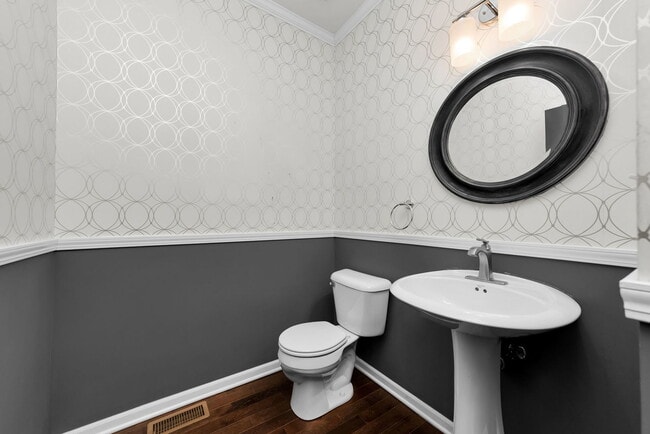 Building Photo - 2525 Dunraven Ave