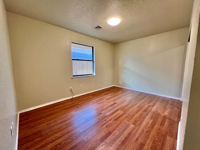 Building Photo - 11513 Walters Ave