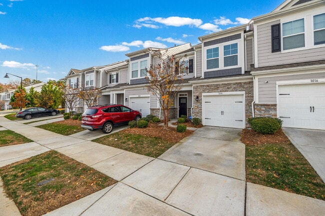 Building Photo - Lake Wylie Townhome with amazing amenities!