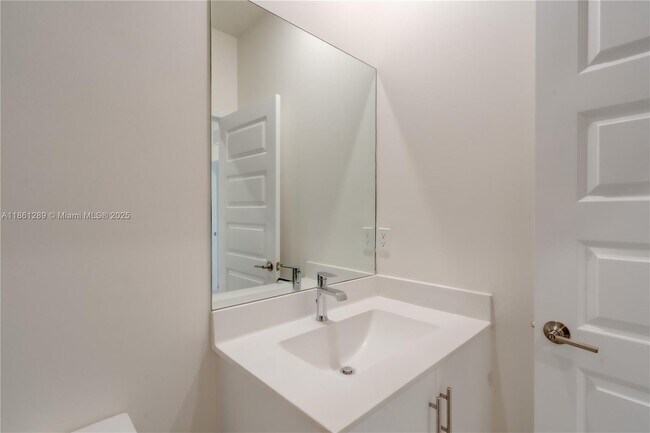 Building Photo - 15826 NW 91st Ct