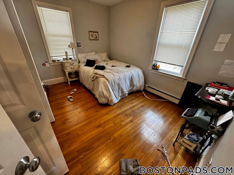 Building Photo - 100 Hillside St