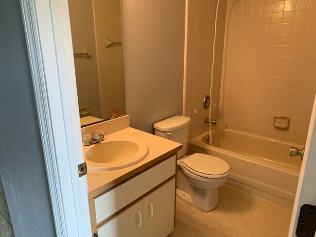 Building Photo - 33 Fernwood Lane